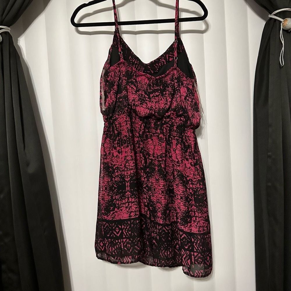 Eyeshadow pink/black adjustable strap flowy v-neck dress - Picture 5 of 8